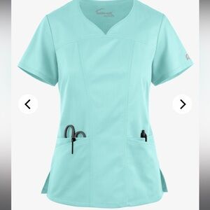 Like new Buttersoft stretch 4-pocket sweetheart neck scrub top green MED